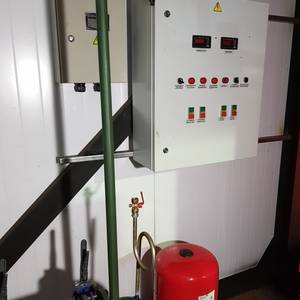 Модульная котельная МКУ-0,4 на основе котла КВр-0,4 на дровах с топкой ОУР